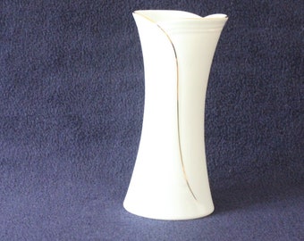 large round porcelain vase white by Bareuther Waldsasen porcelain Bavaria 23 cm
