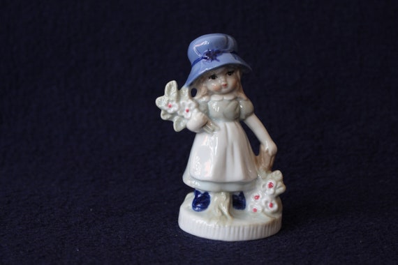 Svend Lindhardt 3x Child Sick Porcelain Figurine White Larger Version