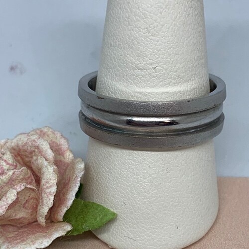 Flat Brush finish Wedding Band with Grooved Center finished in High Polish. 8 shops MM