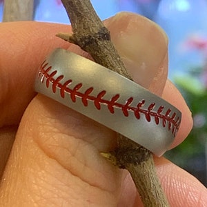 Half Rounded Baseball Stitch design in Sandblast finish. 8MM