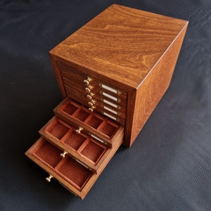 Art. CAP08 Münzschrank aus Holz für antike Münzen, Gold, Silber. Münzschrank, 8 Schubladen. Samttabletts für Münzen. Antike, römische, griechische Münzen.