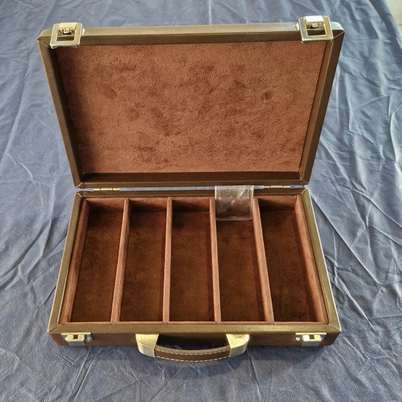 Small numismatic case for coins in sachets