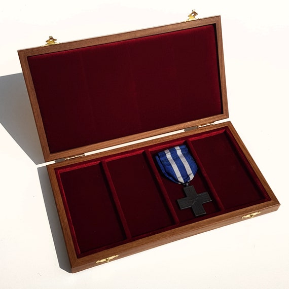 Art. ALP04MED Astuccio per 3 Medaglie Militari con Nastro Wooden Case for 4 Military Medals with Ribbon