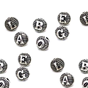 Contas de metal com letras do alfabeto, contas de pulseira com nome, contas de metal redondas, contas de letras esféricas, contas de letras de esfera, contas de nome, inicial de nome 8 mm