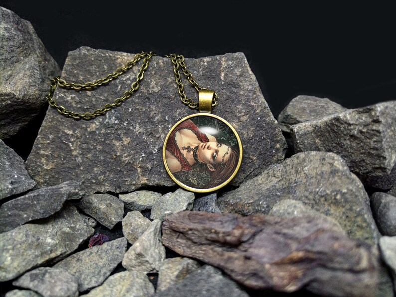Victoria Frances Cameo Art Victorian Steampunk Cosplay Art Glass Cabochon Bronz Necklace Pendant