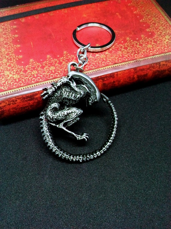 Aliens /& Predator AVP Keychain antique pendant fashion