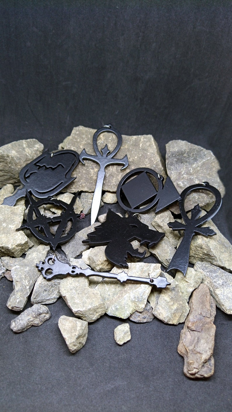 Vampire Masquerade Bloodlines Clan logo necklace | Etsy