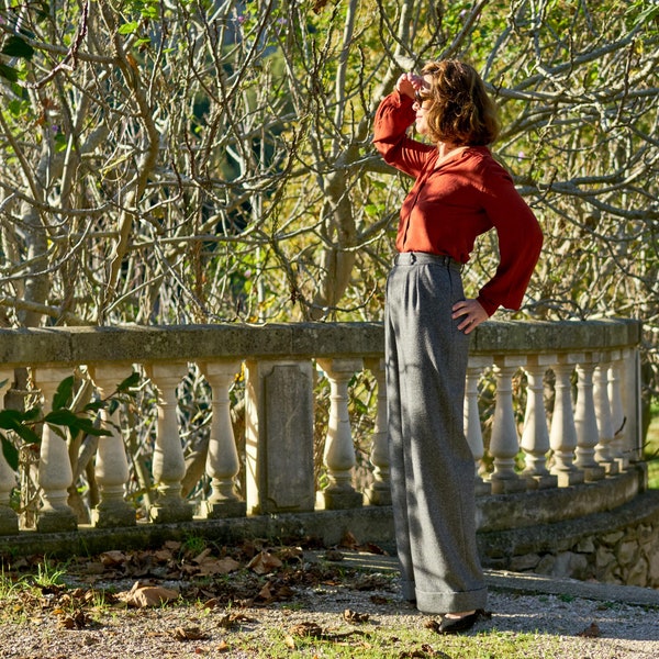 Pantaloni di lana a vita alta stile anni '30 realizzati in flanella di tweed haute couture. Katherine Hepburn, stile Peaky Blinders, outfit invernale da ufficio