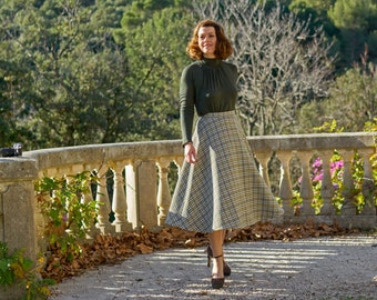 Retro 1950s winter skirt in a soft, premium quality houndstooth check. High waist, vintage circle skirt, checkered skirt