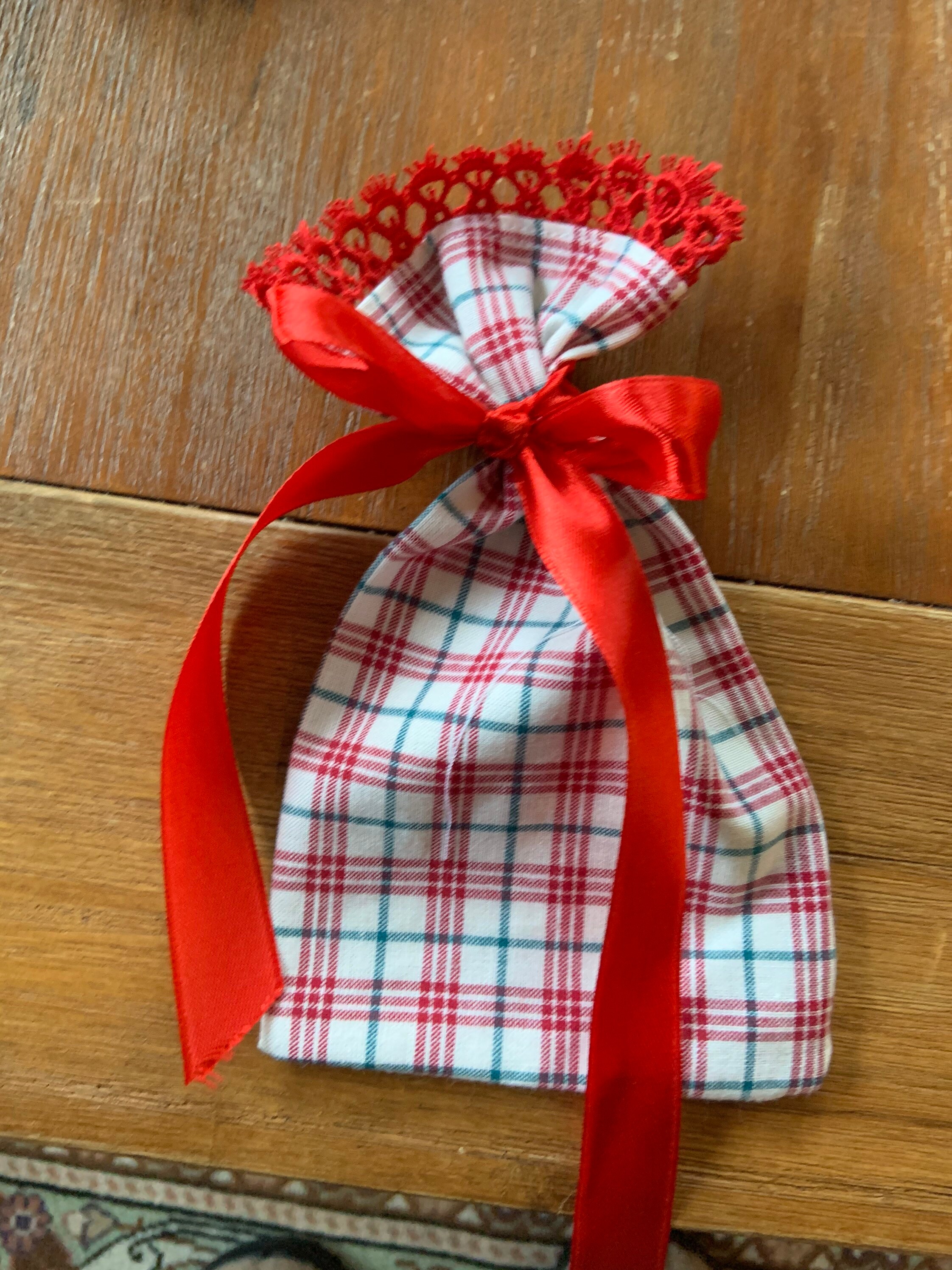 Scent bags for the linen closet filled with deliciously Etsy