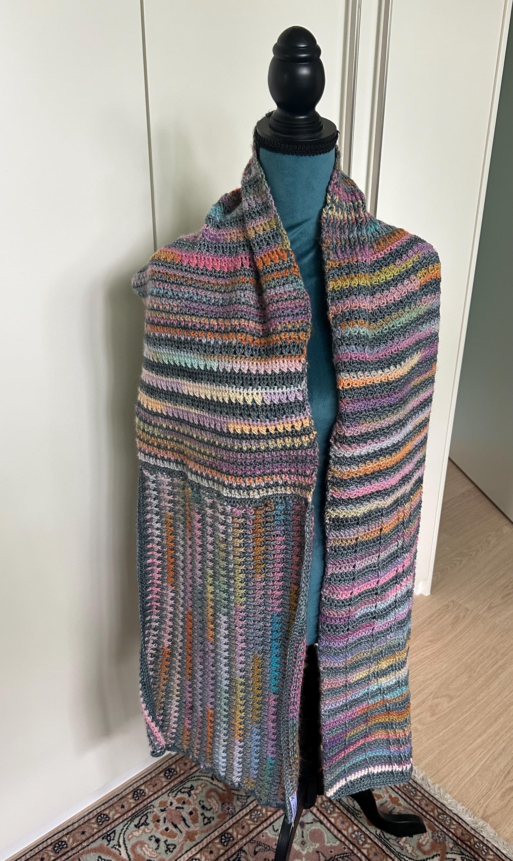 Winter wonders scarf from Lana Grossa yarn