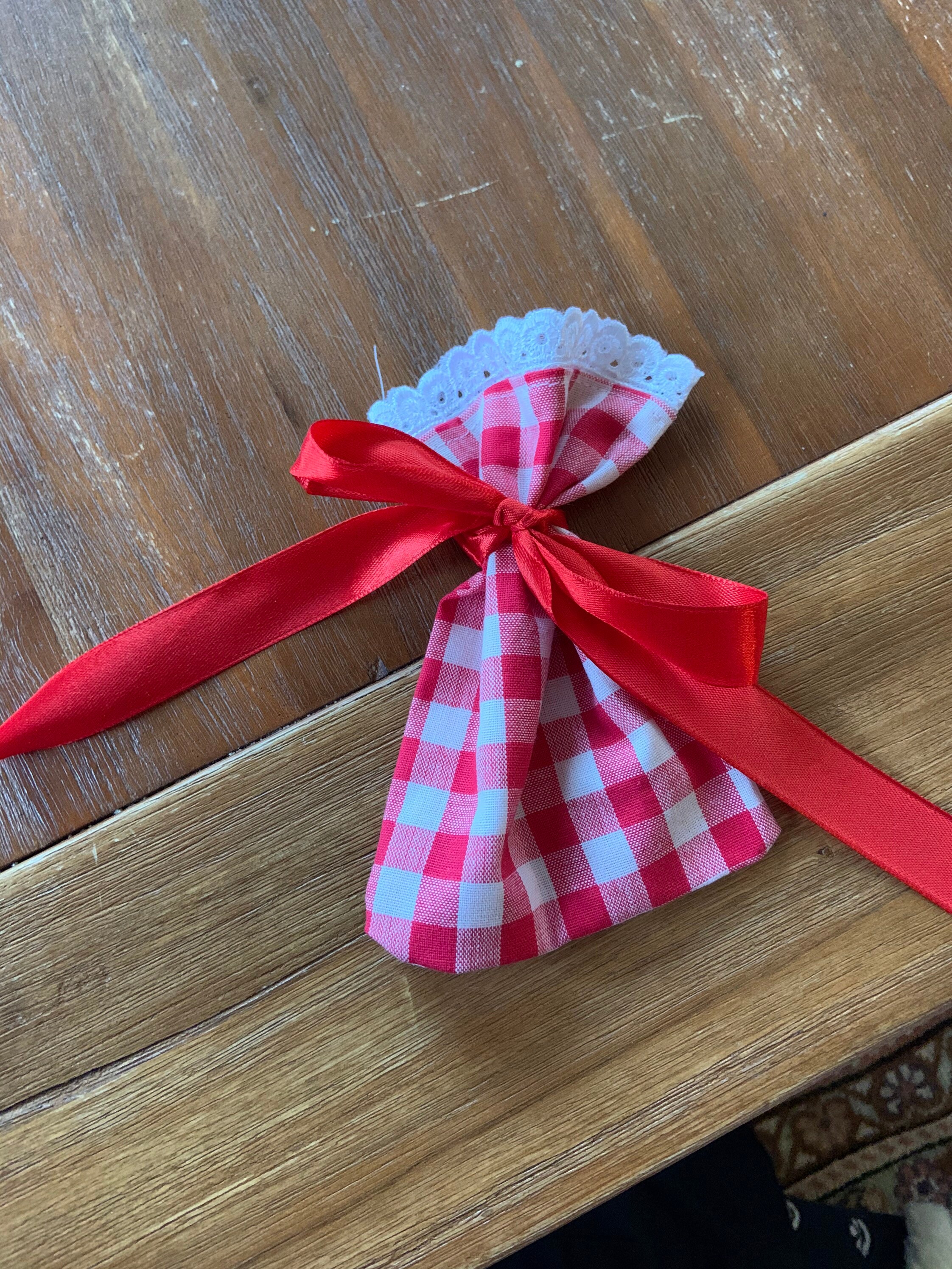 Scent bags for the linen closet filled with deliciously Etsy