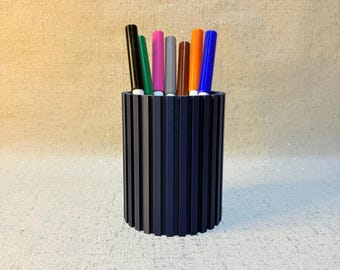 3D-geprinte marineblauwe pennenhouder: moderne geometrische bureauopberger
