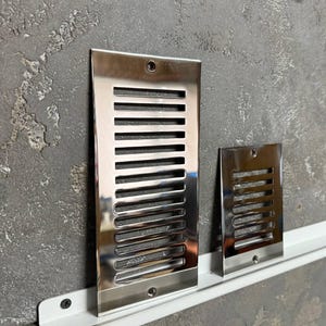 Rejilla de ventilación de acero inoxidable decorativa totalmente personalizada.