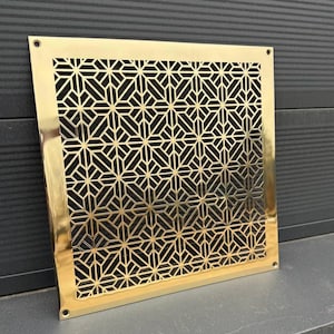 Pfosteneinsätze aus reinem Messing für Schranktüren. Jedes Messing Finish möglich: gebürstetes / poliertes / gealtertes Messing. Jede Größe und Stil