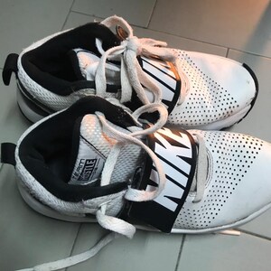 9 pairs of shoes at 100 euro from 35 to 36