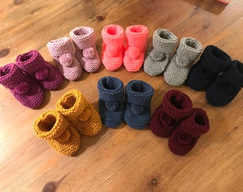 NEWBORN BABY BLUE FLUFFY HAND KNITTED BOOTS// BOOTIES 6 MONTHS