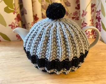 Traditional Hand Knitted Tea Cosy - 4 cup teapot