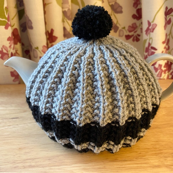 Traditional Hand Knitted Tea Cosy - 4 cup teapot