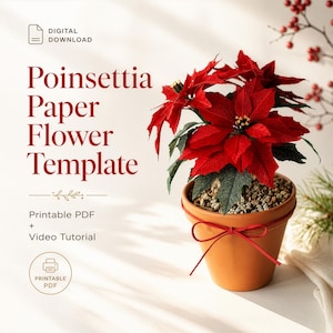 Könnte beinhalten: Eine digitale Vorlage für eine Poinsettia-Papierblume als PDF zum Ausdrucken mit Videoanleitung. Das Bild zeigt eine gebastelte rote Papier-Weihnachtssternpflanze in einem Terrakottatopf mit roter Schleife und Text auf der linken Seite.