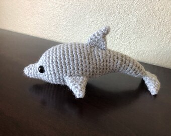 Delfín de peluche a crochet