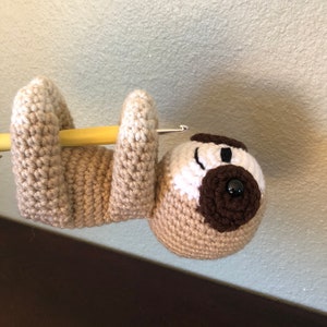 かぎ針編みのナマケモノのぬいぐるみ