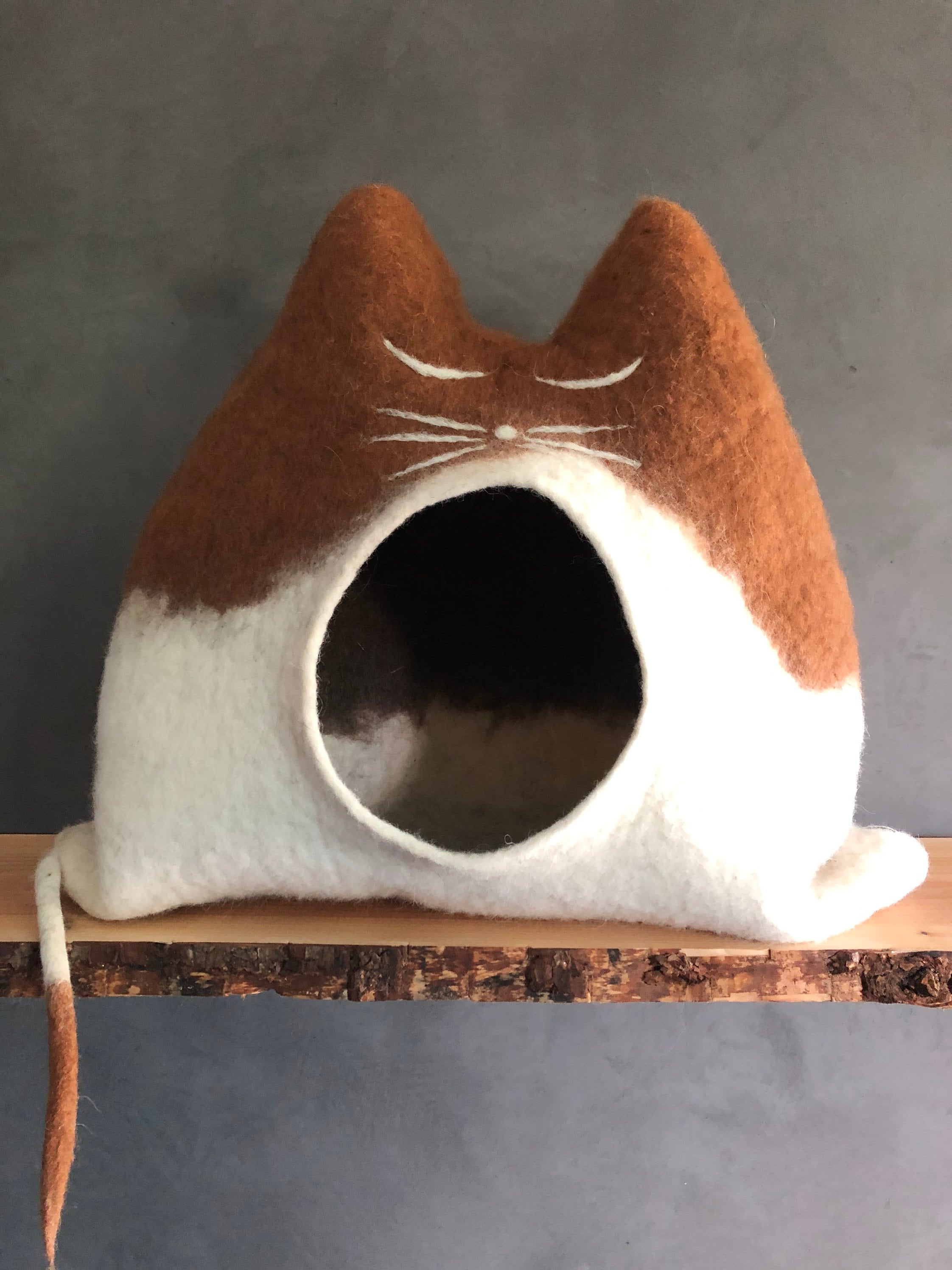 Leo - Maison Pour Chats, Faite à La Main, Unique, Grotte Chat, Cadeau, Laine, Feutre, Lit Amoureux D