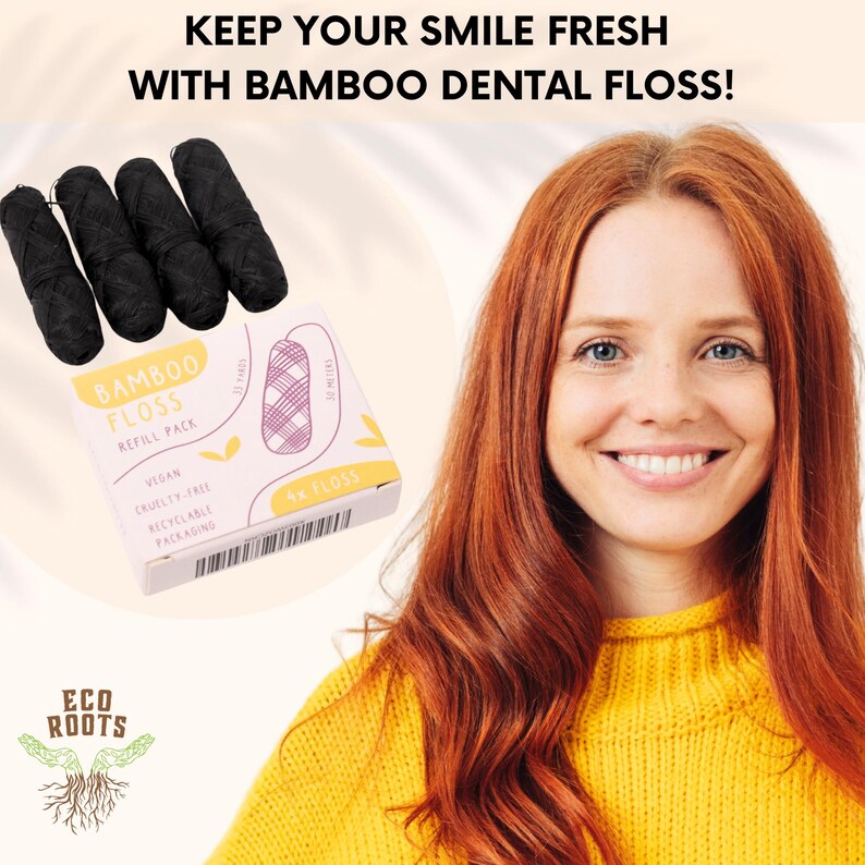 Puede incluir: Un primer plano de un paquete de hilo dental de bamb&uacute; negro con el texto "Bamboo Floss Refill Pack" y "Vegan, Cruelty-Free, Recyclable Packaging". El paquete est&aacute; sobre una superficie blanca junto a una mujer con el pelo rojo sonriendo.