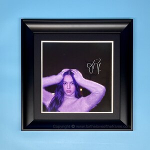 Olivia Rodrigo Signed Photo In Luxury Handmade Wooden Frame &AFTAL Member Certificate of Authenticity Pop Music Autograph Memorabilia Poster