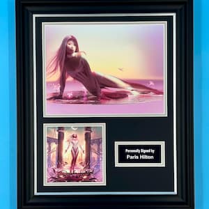 Paris Hilton Signed Photo In Luxury Handmade Wooden Frame & AFTAL Member Certificate Of Authenticity Poster Music Memorabilia Autograph Auto
