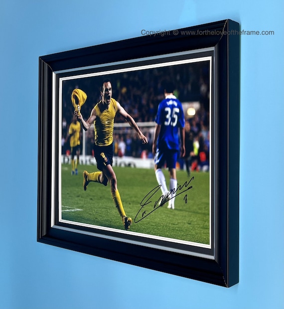 アンドレス・イニエスタ 直筆サイン入りサッカー記念品 FC