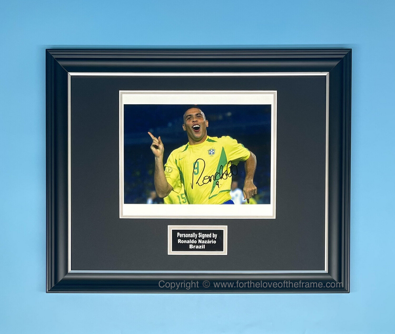 RONALDO autograph jersey shoe photo display