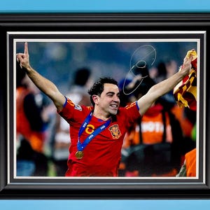 Xavi Signed Photo In Luxury Handmade Wooden Frame & AFTAL Member COA Spain Poster Football Soccer Memorabilia Autograph