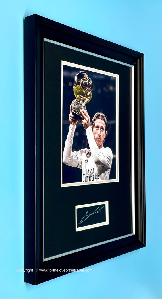 Realmadridの選手の直筆サイン入り集合写真 Realmadridの選手の直筆サイン入り集合写真 （Amazon.co.jp