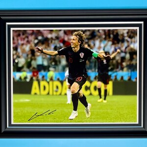 Luka Modric Signed Photo In Luxury Handmade Wooden Frame & AFTAL Member COA Autograph Football Soccer Memorabilia Croatia Poster