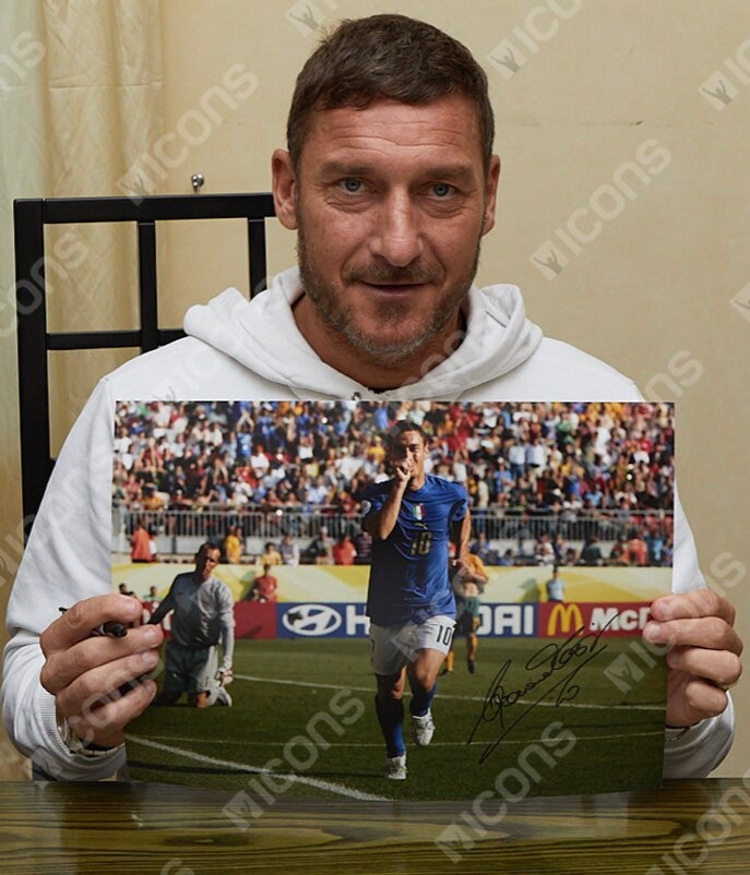 フランチェスコ・トッティ直筆サイン入りサッカー記念品イタリア