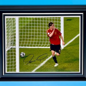 Fernando Torres Signed Photo In Luxury Handmade Wooden Frame & AFTAL Member COA Spain Poster Football Soccer Memorabilia Autograph Auto