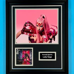 Lady Gaga Signed Photo In Luxury Handmade Wooden Frame & AFTAL Member Certificate Of Authenticity Poster Music Memorabilia Autograph Auto