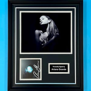 Ariana Grande Signed Photo In Luxury Handmade Wooden Frame & Certificate Of Authenticity Poster Music Memorabilia Autograph Auto