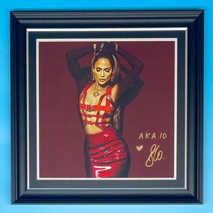 Jennifer Lopez Signed Photo In Luxury Handmade Wooden Frame & AFTAL Member COA Music Memorabilia Autograph J Lo Limited Edition Poster