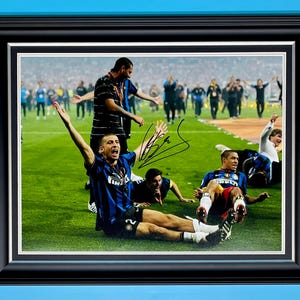 Walter Samuel Signed Photo In Luxury Handmade Wooden Frame & AFTAL Member COA Inter Milan Poster Football Soccer Memorabilia Autograph