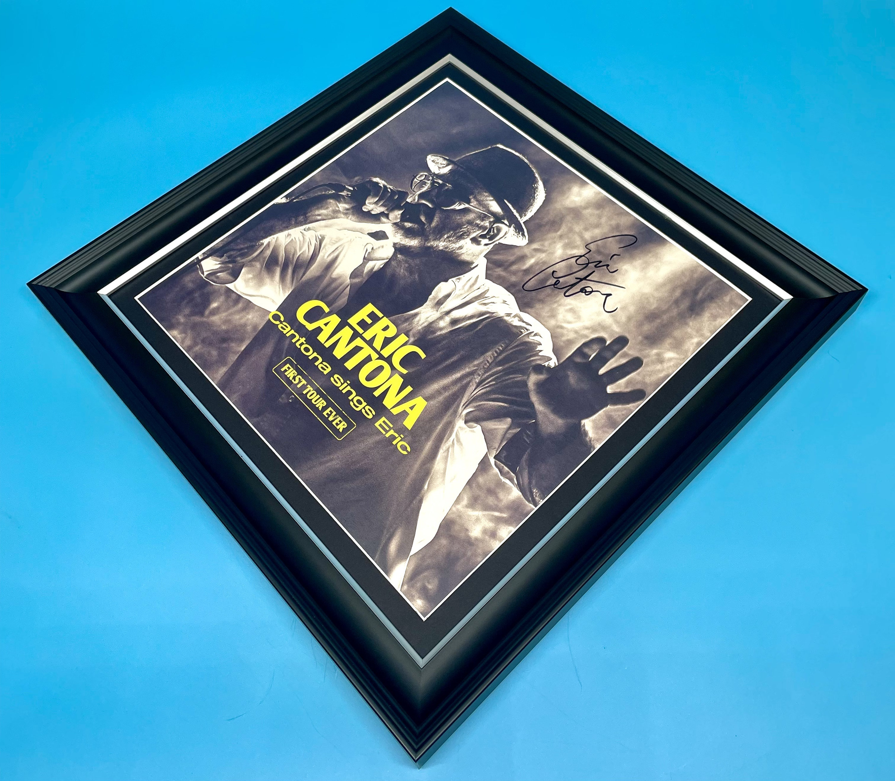 ERIC CANTONA  写真パネル ERIC CANTONA KUNG FU KICK MANCHESTER UNITED SIGNED PHOTO
