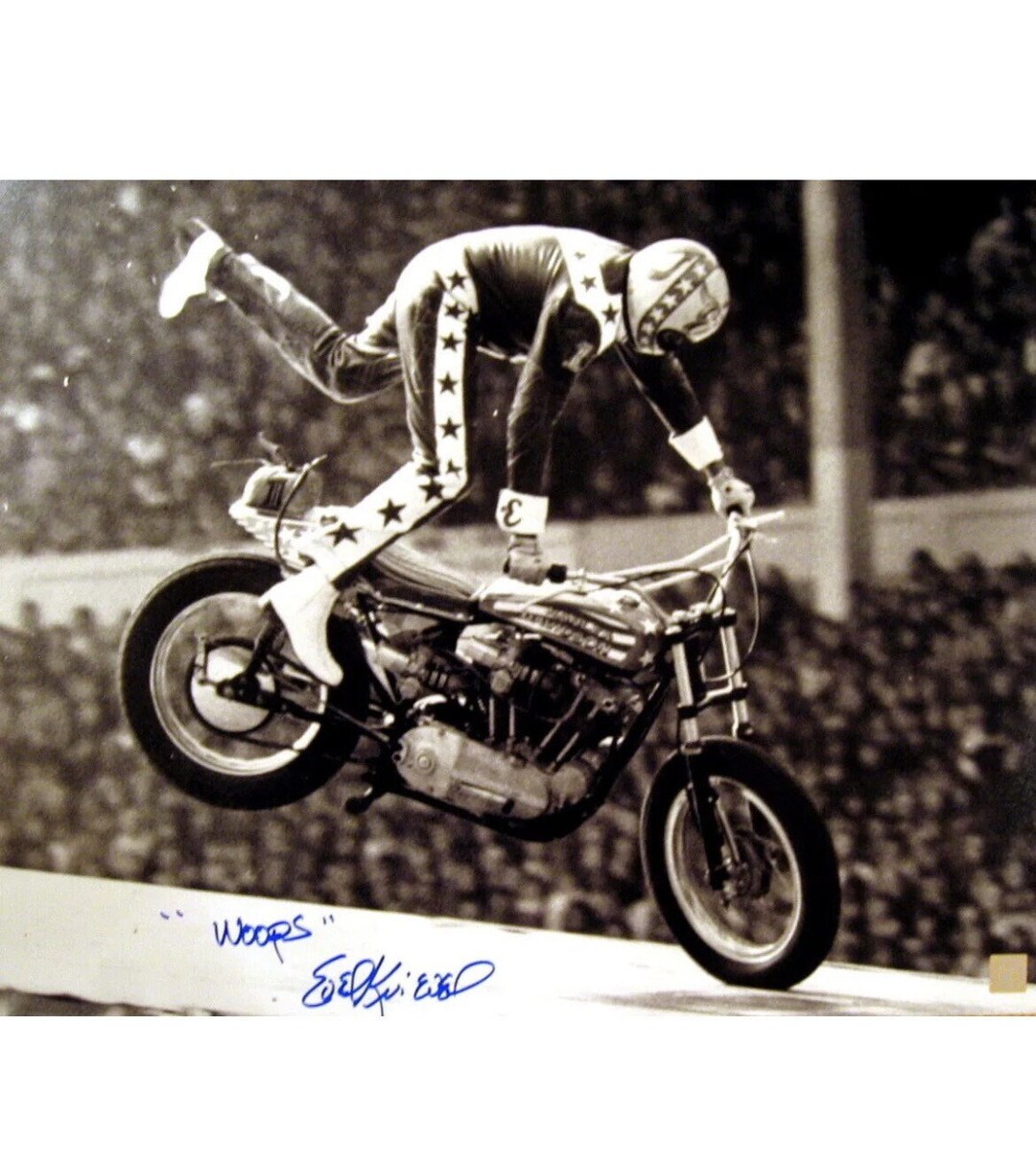 EVEL KNIEVEL signed autographed photo racing uniform COA Hologram main image 0