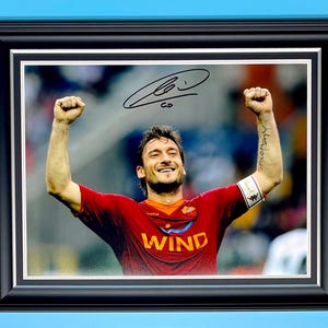 Francesco Totti Signed Photo In Luxury Handmade Wooden Frame & AFTAL Member COA AS Roma Poster Football Soccer Memorabilia Autograph Auto