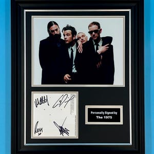 The 1975 Signed Photo In Luxury Handmade Wooden Frame & AFTAL Member COA Matty Healy Poster Music Memorabilia Autograph Auto