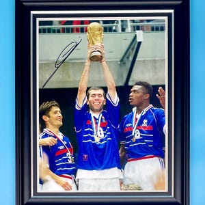 Zinedine Zidane Signed Photo In Luxury Handmade Wooden Frame & AFTAL Member COA France Poster Football Soccer Memorabilia Autograph