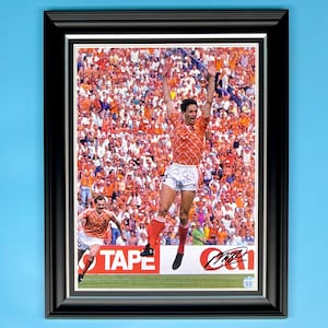 Foto firmada de Marco Van Basten en marco de madera hecho a mano de lujo con autógrafo y COA Recuerdos de fútbol de los Países Bajos Póster de la Copa del Mundo