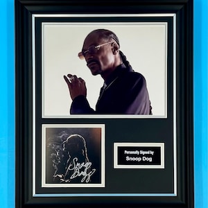 Snoop Dogg Signed Photo In Luxury Handmade Wooden Frame & AFTAL Member Certificate Of Authenticity Poster Music Memorabilia Autograph Auto