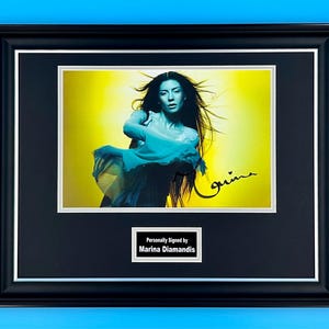 Marina Diamandis Signed Photo In Luxury Handmade Wooden Frame & Certificate Of Authenticity Poster Music Memorabilia Autograph Auto