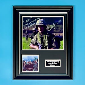 Foto firmada de Charlie Sheen en marco de madera hecho a mano de lujo con cita icónica y autógrafo COA Película Película Recuerdos de TV Póster del pelotón